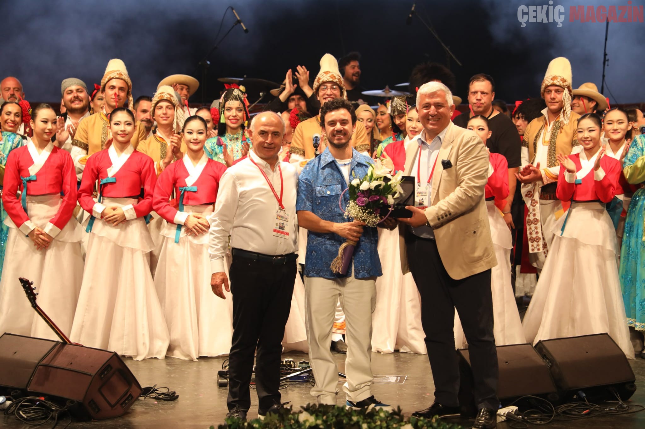 BARIŞ VE SEVGİ TEMALI DÜNYANIN EN İYİ FESTİVALİ’NDE; BURAY 64 ÜLKE ÇOCUKLARI İLE ŞARKILARINI SÖYLEDİ..