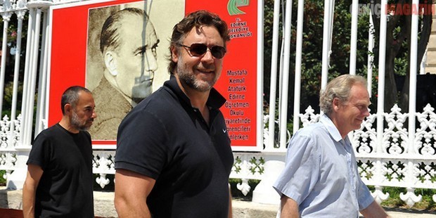 Russel Crowe hayranlarını Türkiye’ye davet etti