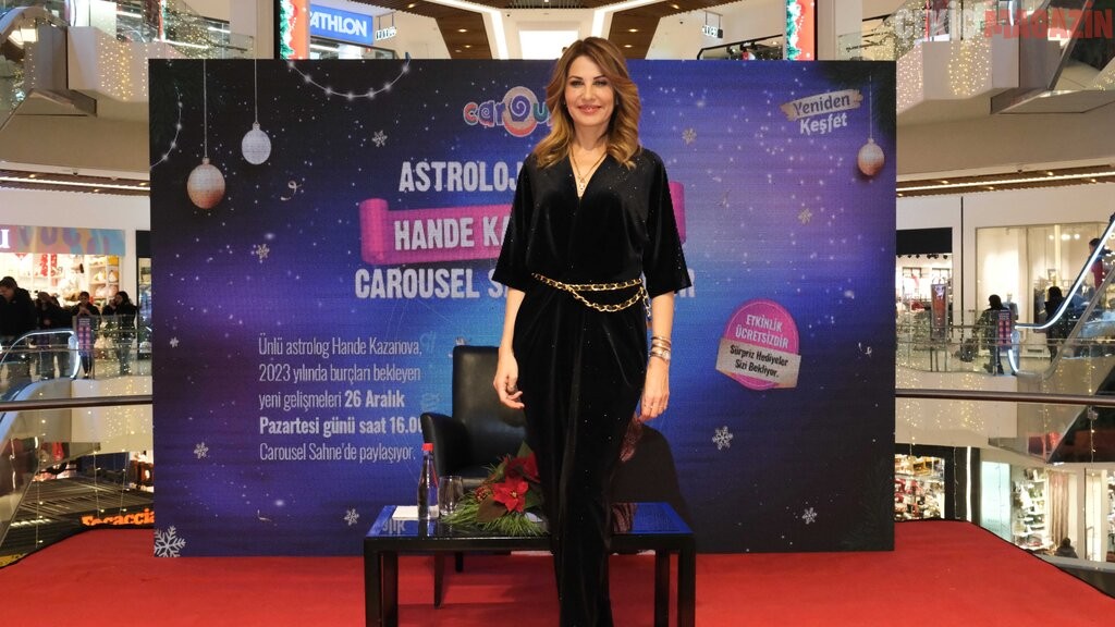 HANDE KAZANOVA, 2023’Ü CAROUSEL AVM’DE YORUMLADI