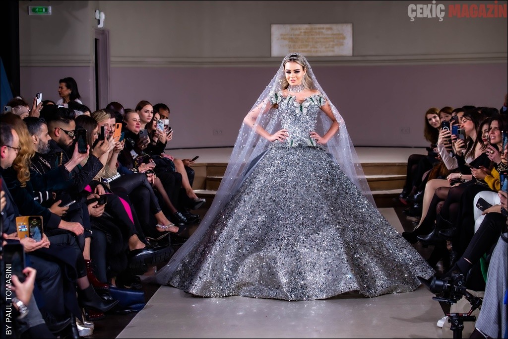 Miss fashiontv 2022 kraliçesi seçilen Melissa Daşdemir, Paris Moda Haftası’nda podyuma baş manken olarak çıktı.