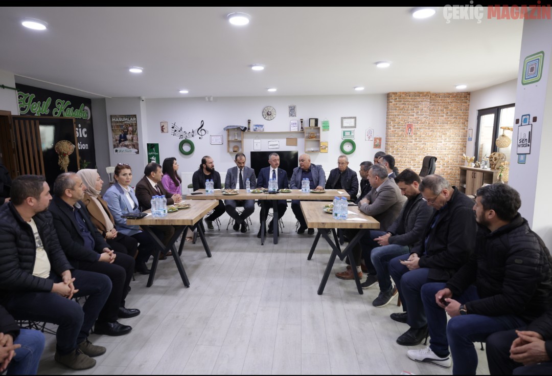 Kocaeli’de faaliyet gösteren Yeşil Kasaba Müzik Prodüksiyon şirketini Kocaeli Büyükşehir Belediyesi Başkanı Doç.Dr Tahir Büyükakın ve ekibi ziyaret etti.