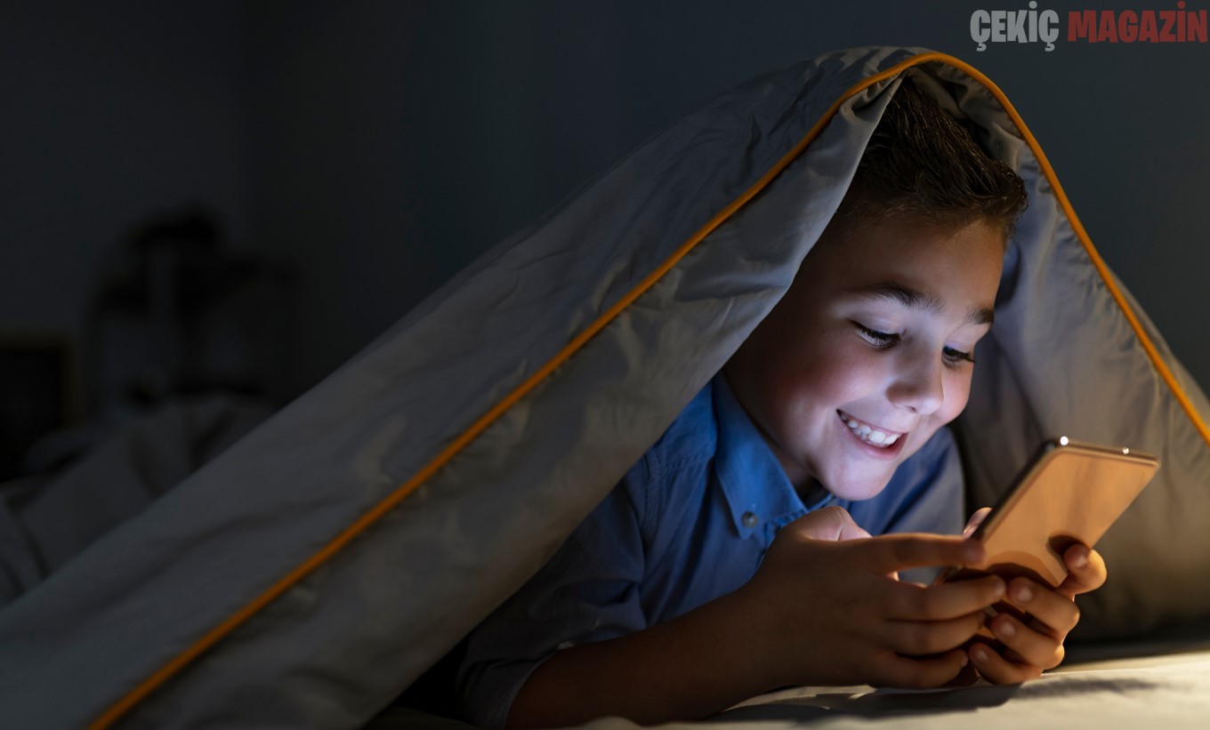 Çocuklar günde 4,5 saat telefon başında ve en çok sosyal medya uygulamalarını kullanıyorlar