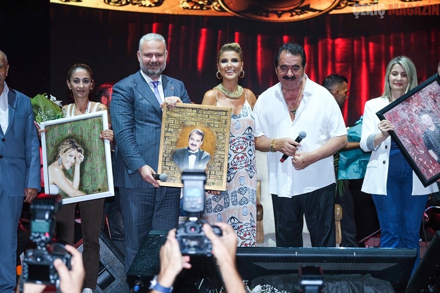 Gülben Ergen dün akşam İzmir Menemen’de konser verdi.