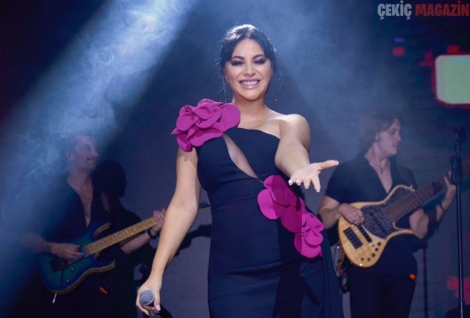 Şarkıcı Zara, önceki akşam Girne’deki Chamada Prestige Hotel’de sahne aldı.