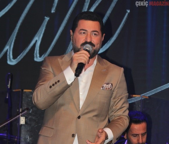 Başarılı şarkıcı Serkan Kaya, önceki akşam Kıbrıs Girne’deki Chamada Prestige Hotel’de sahne aldı