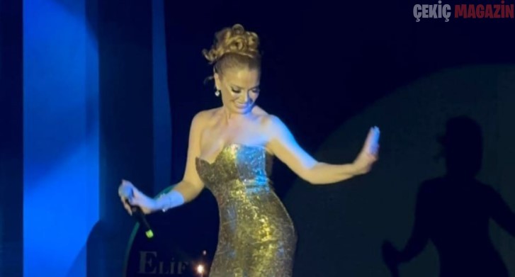 Pınar Eliçe Altın İşlemeli Kostümle Sahneye Çıktı