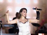 “Yoksun” şarkısı ile dünya listelerine giren şarkıcı Ebru Yaşar, önceki akşam yavru vatan Kıbrıs’ta sahne aldı.