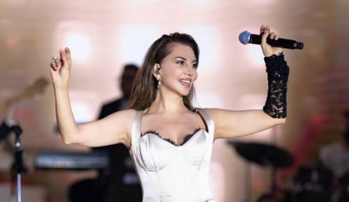 “Yoksun” şarkısı ile dünya listelerine giren şarkıcı Ebru Yaşar, önceki akşam yavru vatan Kıbrıs’ta sahne aldı.