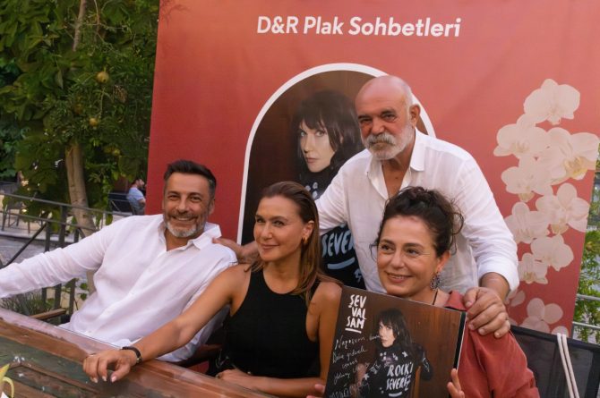 Şevval Sam D&R Turnesinde  Urlalılara da “Rock’ı Sevdirdi”