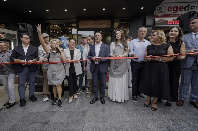 DENİZLİ’DE YENİ KONSEPT ŞARKÜTERİ MAĞAZASI AÇILIŞINDA PİGOTTİ MARKASININ LANSMANINI GERÇEKLEŞTİ