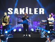 Sakiler, Beylikdüzü Migros AVM’de konser verdi.