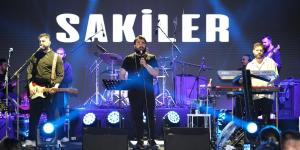 Sakiler, Beylikdüzü Migros AVM’de konser verdi.