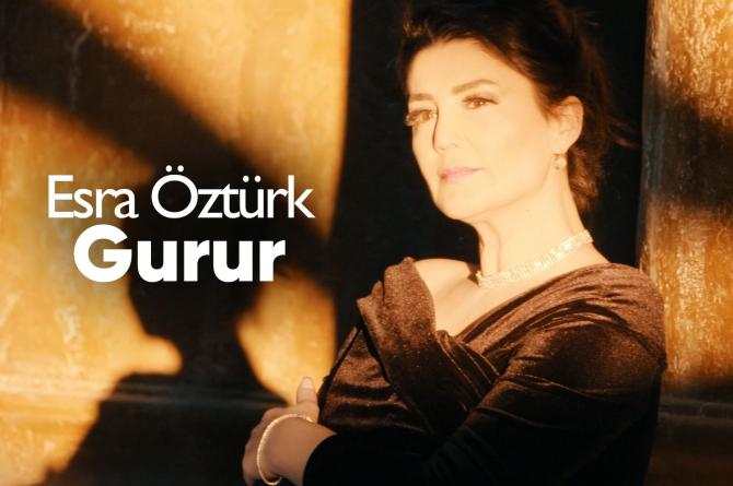 Esra Öztürk: “Müzik Dünyasında Kendi Kurallarımla İlerliyorum”