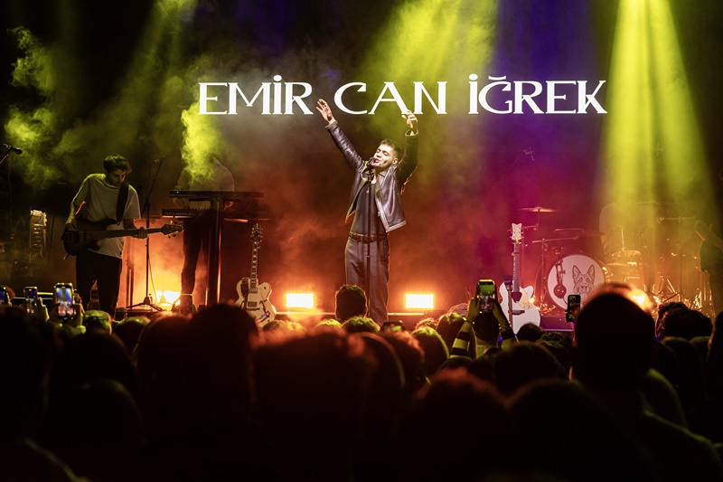 Emir Can İğrek İstanbul’da Jolly Joker Atakent’te Konser Verdi