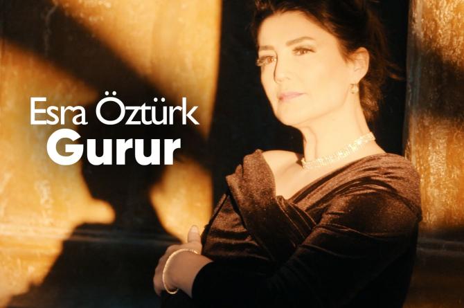 ESRA ÖZTÜRK MÜZİK DÜNYASINDA KURALLARIMLA İLERLİYORUM