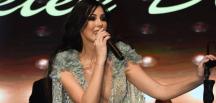 PETEK DİNÇÖZ KIBRIS’TA SAHNEDE BÜYÜLEDİ: “HAYAT ÇOK KISA, YANARAK ÖLMEKTEN KORKARIM”
