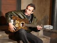 Rıza Tamer’den Yepyeni Akustik Albüm: Kırık Gitar Yayında!