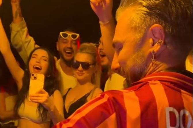 ÜNLÜ DJ DOĞUŞ ÇABAKÇOR ,PAZAR GÜNLERİ EĞLENMEYİ SEVENLER İÇİN MİXERİN BAŞINA GEÇİYOR.