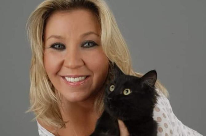 TÜRKİYE’DE İLK DEFA CANLI BİR KEDİ ÖDÜL ALDI VE MÜZEYE PATİĞİ KONULDU…