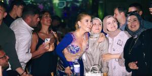*Gülben Ergen’den Servis Elemanlarına Sahne Sürprizi*