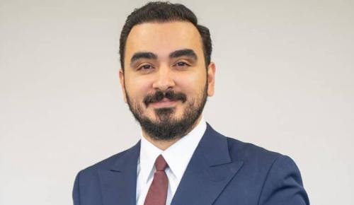 Berkay Tulpar’dan Merak Edilen Soruya Yanıt: “Yaz Aylarında Saç Ekimi Yapılır mı?”