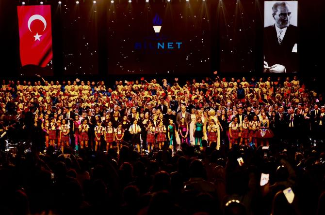 Bilnet Okullarından Unutulmaz Bir Sanat Şöleni: ‘Zamanın İnsanları’