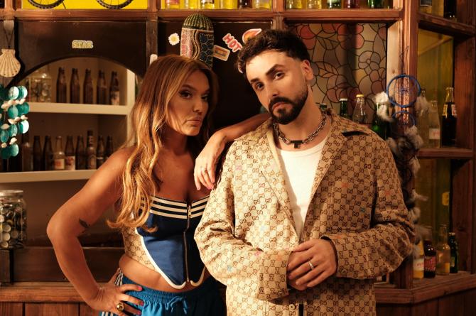 DEMET AKALIN & SEFO’DAN YAZA DAMGA VURAN DÜET: “YERİNDE DUR”