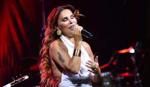 Azka Otel’de Bayram Coşkusu: Hande Dönmez’den Unutulmaz Performans