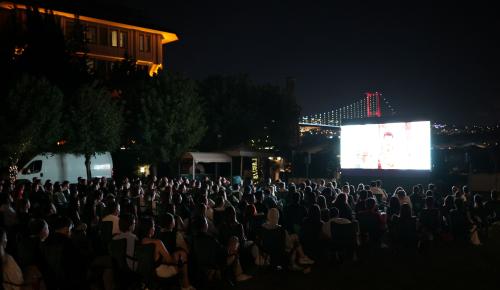 YAZ AKŞAMI NOSTALJİSİ: FERİYE’DE AÇIK HAVA SİNEMALARI BAŞLIYOR!