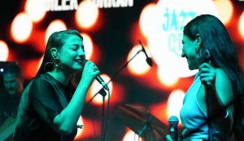 CAZIN KALBİ SWİSS OTEL’DE ATTI: TÜRKÜLERİN CAZLA DANSI BÜYÜLEDİ
