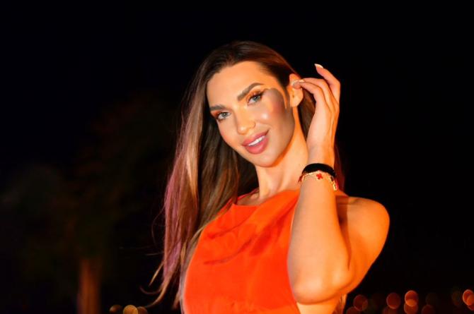 Valeria Kondratenko, Bodrum Moda Haftası’nda Doğal Güzelliğiyle Büyüledi