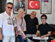 Aşırı sıcak “İyiliğe” engel olamadı… Yılmaz Morgül “Herkes tatilde, biz çöl sıcağında iyiliğe devam ediyoruz” dedi…