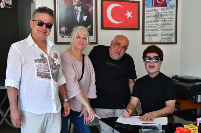 Aşırı sıcak “İyiliğe” engel olamadı… Yılmaz Morgül “Herkes tatilde, biz çöl sıcağında iyiliğe devam ediyoruz” dedi…