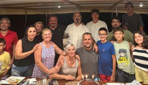 Ünlülerin Kuaförü Yasin Okutan, 50. Yaş Doğum Gününü Marmaris’te Kutladı!