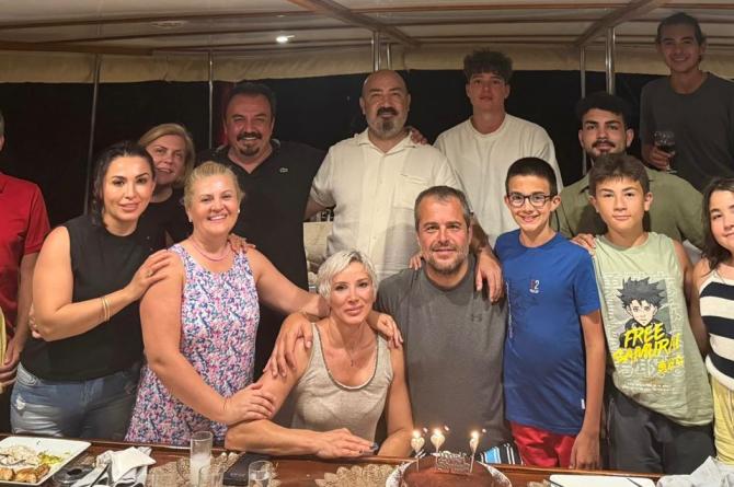 Ünlülerin Kuaförü Yasin Okutan, 50. Yaş Doğum Gününü Marmaris’te Kutladı!