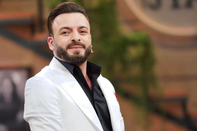 MOHAMED NAJAR’DAN MAHSUN KIRMIZIGÜL ŞARKISI