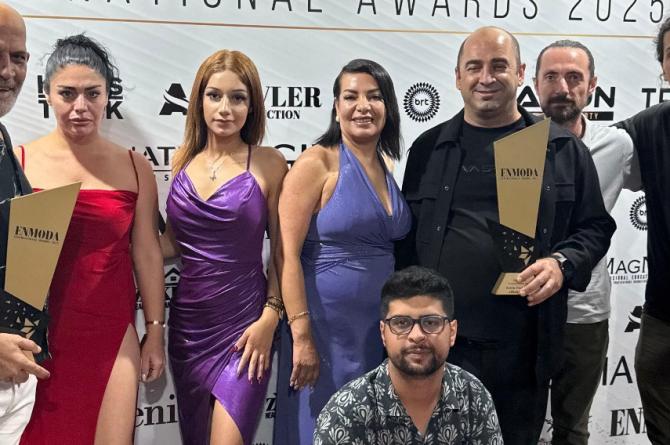 “EN MODA” Gecesinde Görkemli Anlar: Kıbrıs Türk Haber’e Çifte Ödül!