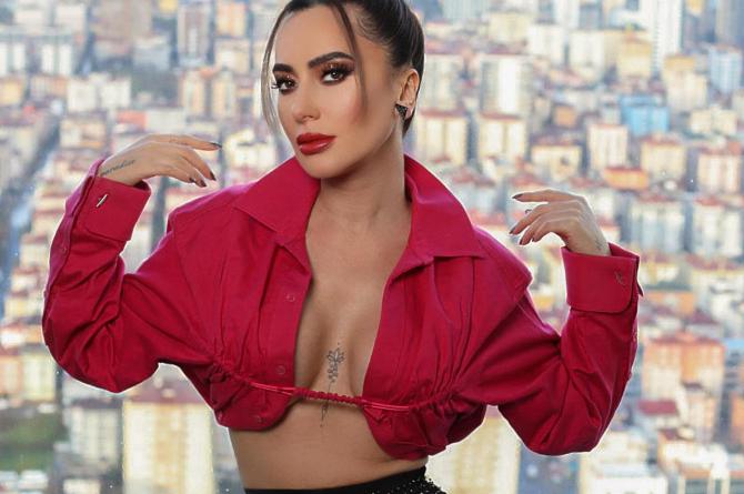 Tuğba Ünal, Instyle Carousel Dergisi’nin Temmuz-Ağustos Sayısına Kapak Oldu!