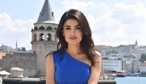 “TÜRKÜDEN POPA, ANADOLU’DAN DÜNYAYA: ESRA ÖZTÜRK’TEN YAPAY ZEKÂ DESTEKLİ BİR MÜZİK YOLCULUĞU”