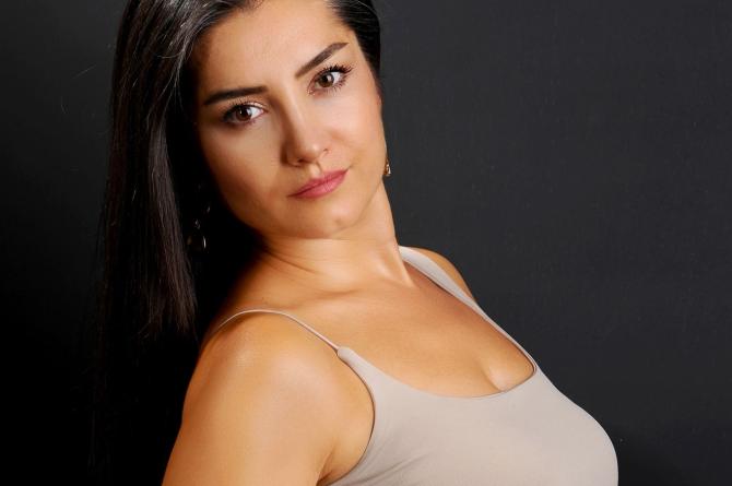 Pelin Sezgin’den Yeni Single: “Konuyu Biliyorsun”