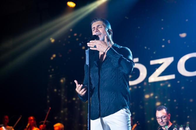 Özcan Deniz’in Kıbrıs Tarzı: “Noel Baba Gibi Takılacağım”