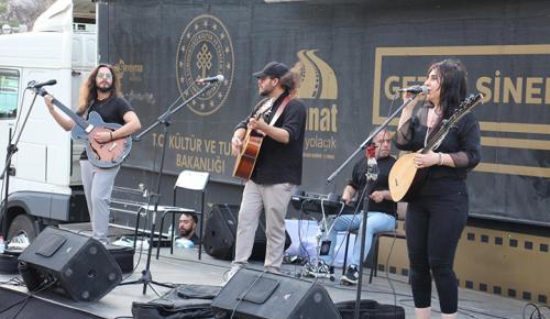 “Gezen Sinema” açık hava sinema etkinliği Amasya’ya geldi
