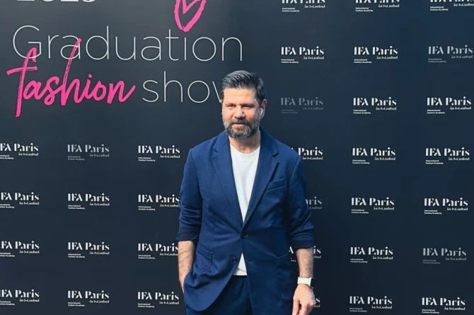 Ünlülerin ödüllü moda fotoğrafçısı Semih Palancı, IFA Paris Defilesinde Taçlı Güzelleri Kadrajına Aldı