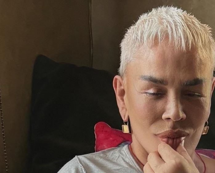 SEZEN AKSU’DAN YENİ ALBÜM “BİZ DE YENİDEN BAŞLARIZ”